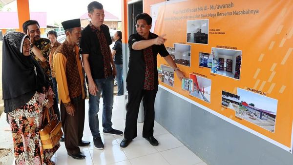 Bank Mega Renovasi Madrasah Tsanawiyah Al Muawanah Palembang