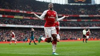 Danny Welbeck juga bersinar ketika bikin dua gol yang membawa Arsenal menang 3-2 atas Southampton. (David Klein/Reuters)