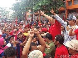 Ribuan Warga Surabaya Ikuti Jalan Sehat Puncak HUT PDIP