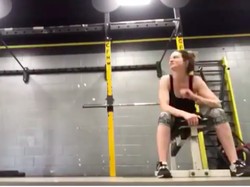 Bikin Iri Saja, Anne Hathaway Olahraga Sekeras Ini Hanya untuk Gemuk