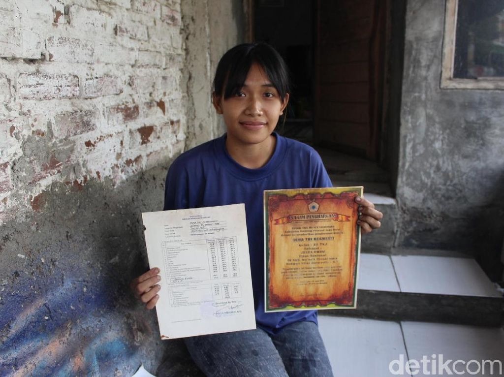Irma Tukang Tambal Ban Cantik Asal Garut Jadi Bintang Iklan Irma Tukang Tambal Ban Cantik Asal Garut Jadi Bintang Iklan