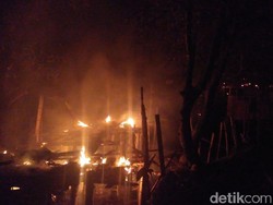 Warga Lhokseumawe Bakar Gubuk yang Dianggap Tempat Pesta Sabu