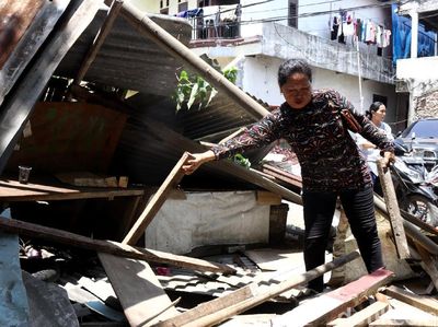 Puluhan Bangunan Semi Permanen di Kalideres Dibongkar