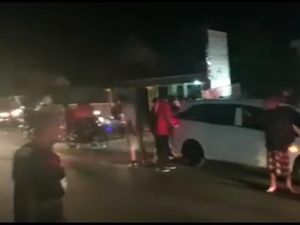 Kaca Mobil Rombongan Suporter Arema Dilempar Orang Tak Dikenal