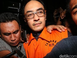 Zumi Zola Ditahan KPK