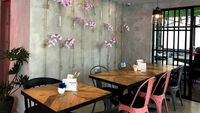 Asyik! Bisa Ngopi, Makan Beefsteak dan Berfoto di Kafe Instagrammable Ini