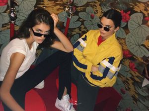 Kacamata Ala Kaia Gerber dan Kendall Jenner Ini Akan Populer di 2018