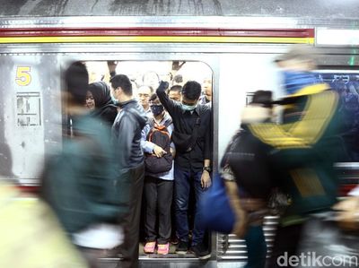 Kepadatan Stasiun Duri di Jam Pulang Kantor