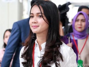 Keceriaan Dhea Annisa Sebelum Ditolak Jadi Saksi Keceriaan Dhea Annisa Sebelum Ditolak Jadi Saksi