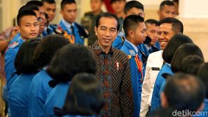 Presiden Jokowi Menerima Ratusan Siswa Taruna di Istana