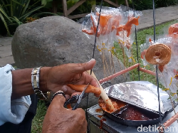 Nostalgia! Makan Gulali dengan Bentuk yang Lucu-lucu