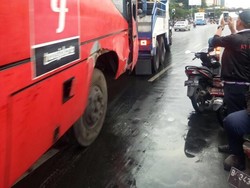 TransJ yang Terguling di Depan UKI Sudah Dievakusi