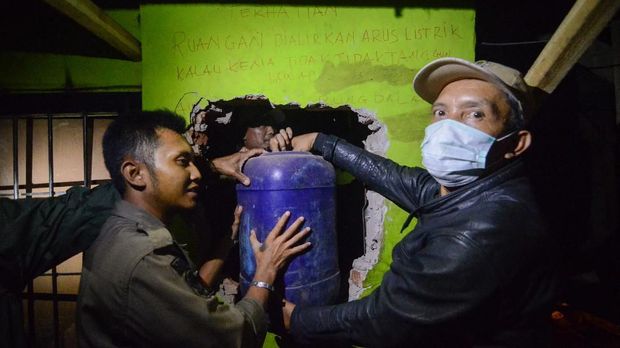 Polisi Buru Sumber Bahan Miras Oplosan di Cicalengka