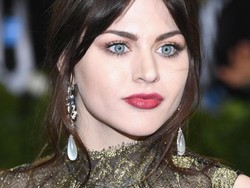 Anak Kurt Cobain Pacaran dengan Anak Tony Hawk, Didukung Generasi 90an