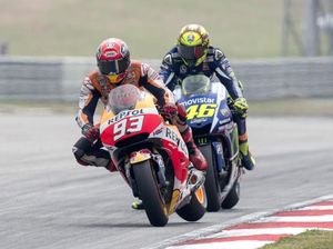 Kocak! Beredar Meme-meme Lucu Rossi vs Marquez
