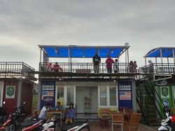 Kafe Kontainer di Prigi, Pengelola: Justru Ramainya Sore hingga Malam