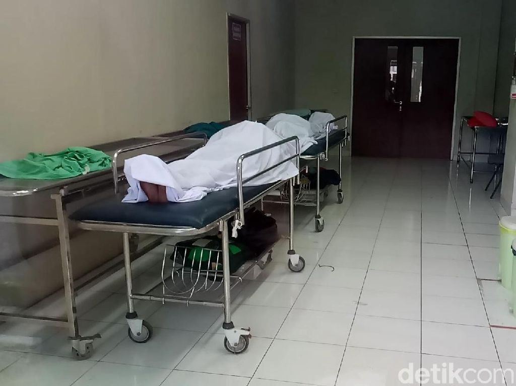 Korban Tewas Miras: 20 di RS Cicalengka dan 3 di RS Majalaya Korban Tewas Miras: 20 di RS Cicalengka dan 3 di RS Majalaya