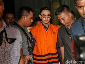 Ditahan KPK, Zumi Zola Dipecat PAN Ditahan KPK, Zumi Zola Dipecat PAN