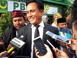 Yusril Balas Jokowi: Masak Baju Kotak-kotak Bisa Bikin Jadi Presiden