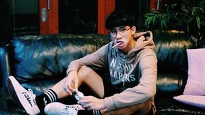 Devano Danendra, Putra Iis Dahlia Suka Makan Bareng Keluarganya, Ini Posenya!