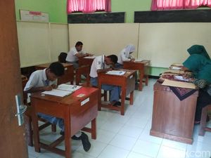Semangatnya Siswa Berkebutuhan Khusus Ikut Ujian Nasional