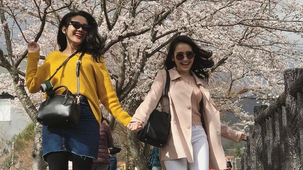 Gaya Mewah Ayu Ting Ting Liburan di Jepang Pakai Tas Ratusan Juta