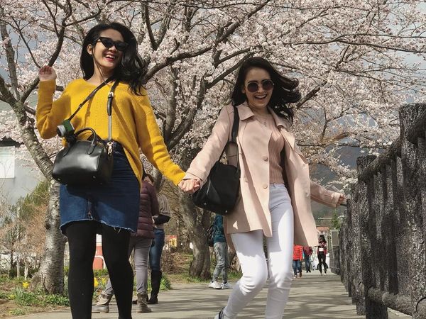 Gaya Mewah Ayu Ting Ting Liburan di Jepang Pakai Tas Ratusan Juta