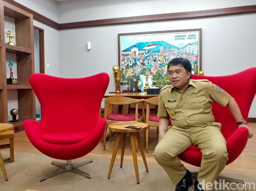 Pjs Wali Kota Ingatkan Camat di Bandung Tidak Terlibat Politik Pjs Wali Kota Ingatkan Camat di Bandung Tidak Terlibat Politik