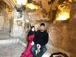 Intip Liburannya Ahmad Dhani di Gua Ashabul Kahfi