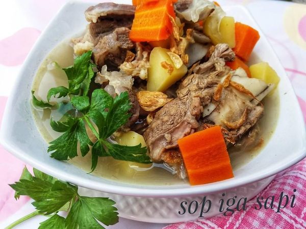 Gurih Segar Sop Iga Jadi Pilihan Netizen untuk Makan Siang