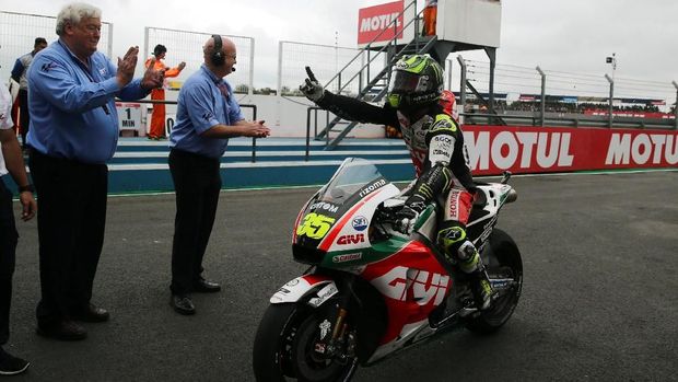 Cal Crutchlow jadi pebalap tercepat di latihan bebas kedua MotoGP Spanyol.