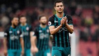 Cedric Soares gagal membawa Southampton mengalahkan Arsenal. Tapi dia tampil apik di sisi kanan penyerangan Soton dengan torehan dua assist dalam berkesudahan 2-3 itu. (Tony OBrien/Action Images via Reuters)