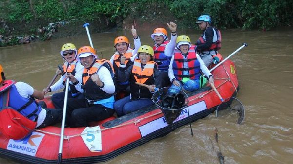 Bersih-bersih Sungai Ciliwung