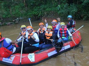 Bersih-bersih Sungai Ciliwung