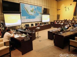 Komisi II Masih Beda Pendapat soal Sumbangan Dana Kampanye Komisi II Masih Beda Pendapat soal Sumbangan Dana Kampanye