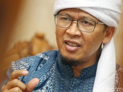 Absen Sidang Perdana Cerai dengan Teh Ninih, Aa Gym Lagi di Turki