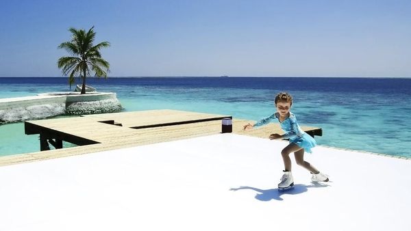 Foto: Ice Skating di Tepi Pantai Tropis, Bisa!