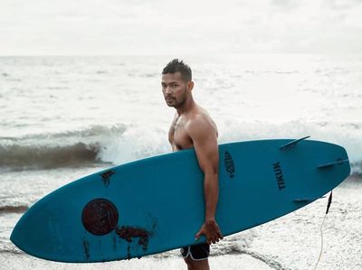 Foto: Gaya Olahraga Rian Ibram, Presenter Insert yang Fit Abis!
