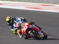 Serangan-serangan Rossi dan Pembelaan Diri Marquez