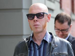 Menanduk Kepala Tony Abbott Dihukum Enam Bulan Penjara