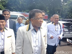 Lalin Hambalang Macet, Presiden PKS Jalan Kaki ke Rumah Prabowo
