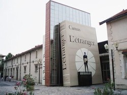 Buku Raksasa di Prancis Paling Fotogenik di Dunia