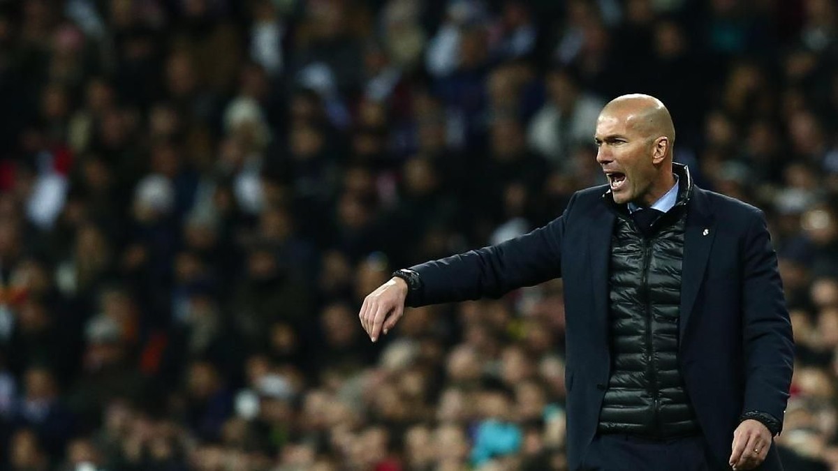 Pelatih Real Madrid Zinedine Zidane sekali lagi menegaskan tidak akan memberi Barcelona guard of honor. (Foto: Gonzalo Arroyo Moreno/Getty Images)