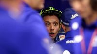 Valentino Rossi geram dan ogah memaafkan Marc Marquez setelah ditabrak rivalnya itu. (