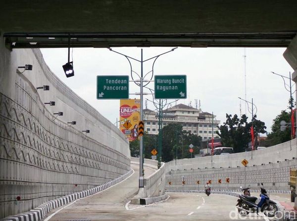Mengintip Daleman Underpass Mampang yang Siap Dioperasikan