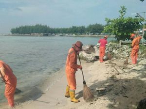 Pulau Pari Sudah Bersih Minyak, Wisatawan Tak Usah Khawatir
