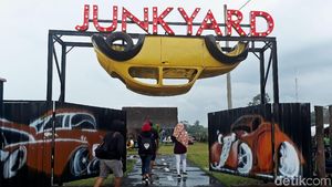 Deretan Mobil Klasik dan Antik di Junkyard Auto Park Borobudur