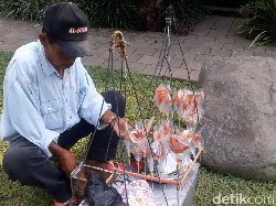 Sudah Langka! Ini 5 Jajanan Anak 90an yang Manis Enak