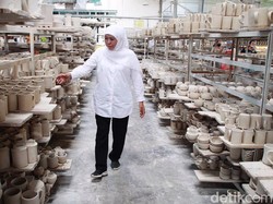 Khofifah Blusukan Pasar dan Navigasi Program Jelang Debat Perdana