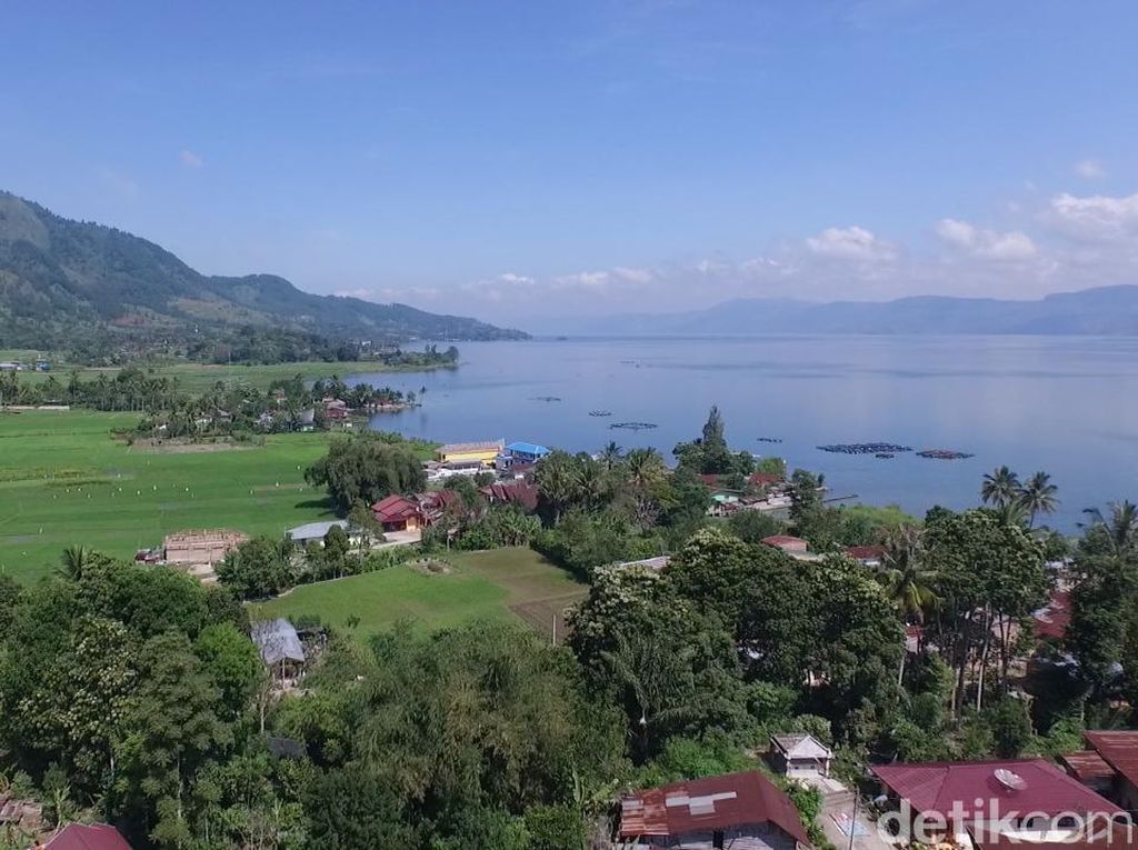 Bupati Samosir Minta Gubernur Edy Tak Hentikan Festival Danau Toba Bupati Samosir Minta Gubernur Edy Tak Hentikan Festival Danau Toba